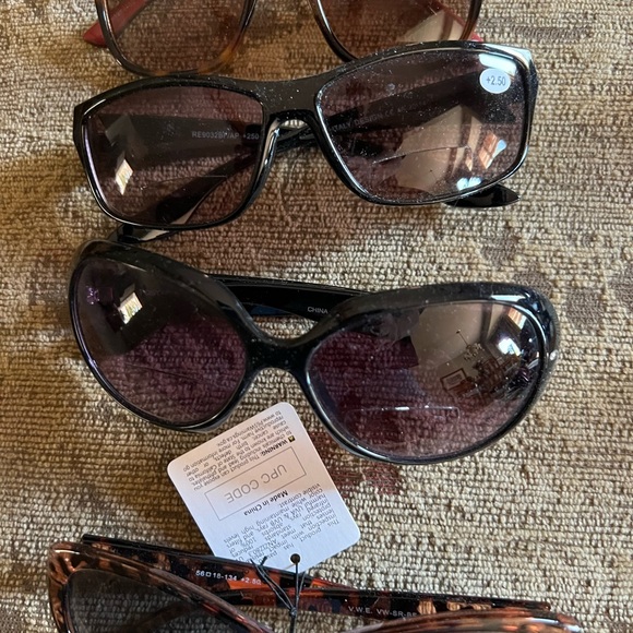 15 pair lot of 2.5% bifocal sunglasses. - Picture 2 of 5